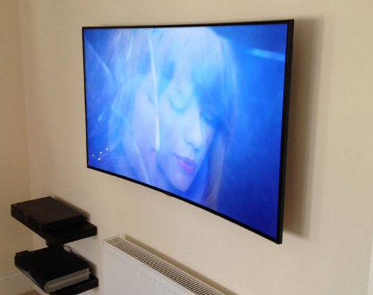 Телевизор 55 дюймов на стене фото